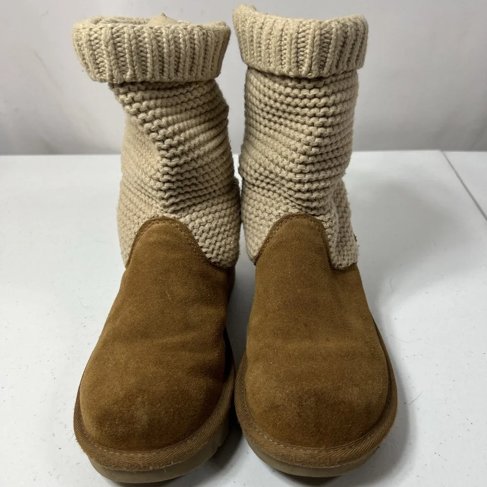 UGGs Tan Upper Knit Sweater Foldover‎ Cuff Size 5